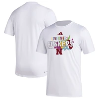 T-shirt adidas x Rich Mnisi Pride Collection pour hommes, blanc, Nebraska Huskers, avant-match, AEROREADY