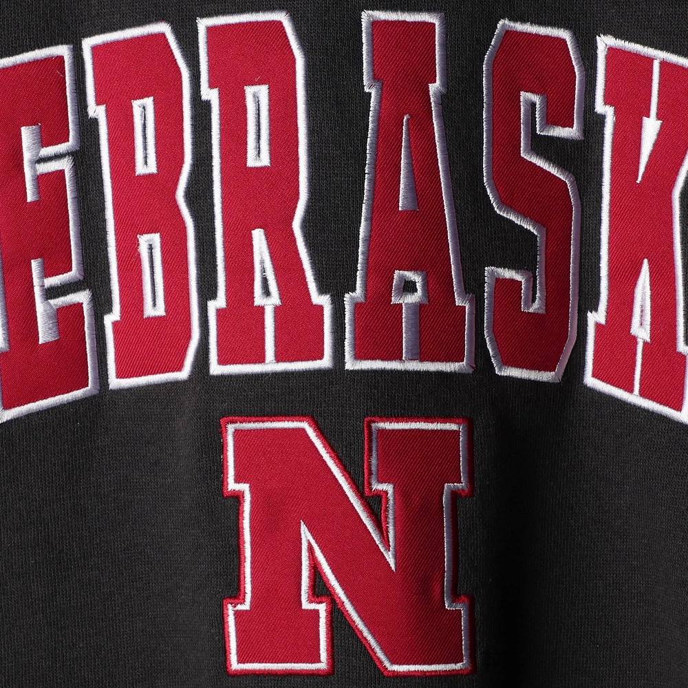 Men's Colosseum Charcoal Nebraska Huskers Arch & Logo Crew Neck Sweatshirt