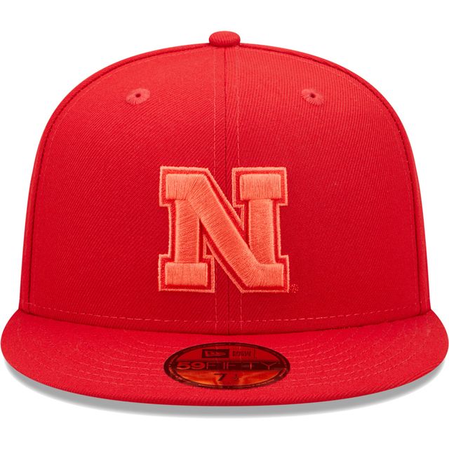 Casquette ajustée 59FIFTY avec sous-visière brillante des Huskers du Nebraska Scarlet New Era pour homme