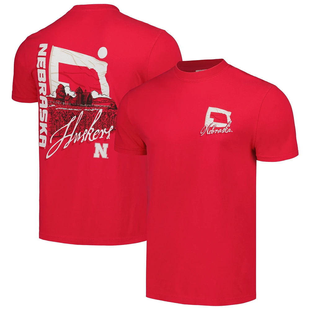 T-shirt unisexe Scarlet Nebraska Huskers Hyper Local Farming Flag Skyline