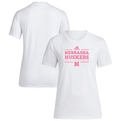 T-shirt adidas blanc pour femme Nebraska Huskers 2024 Breast Cancer Awareness Pregame