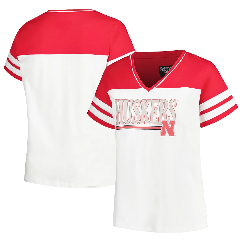 T-shirt à encolure en V pour femme Profile White/Scarlet Nebraska Huskers Plus Field Game