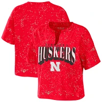 T-shirt à éclaboussures Scarlet Nebraska Huskers pour femme WEAR by Erin Andrews