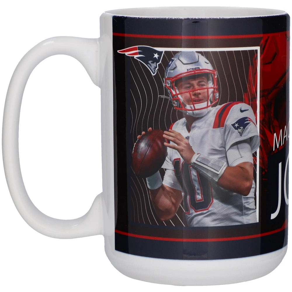 Mac Jones Patriots de la Nouvelle-Angleterre 15oz. Tasse de joueur