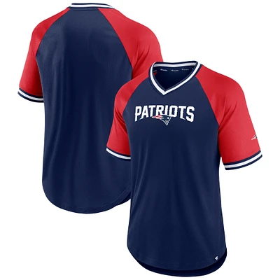 T-shirt à col en V Fanatics pour hommes bleu marine/rouge New England Patriots Second Wind Raglan