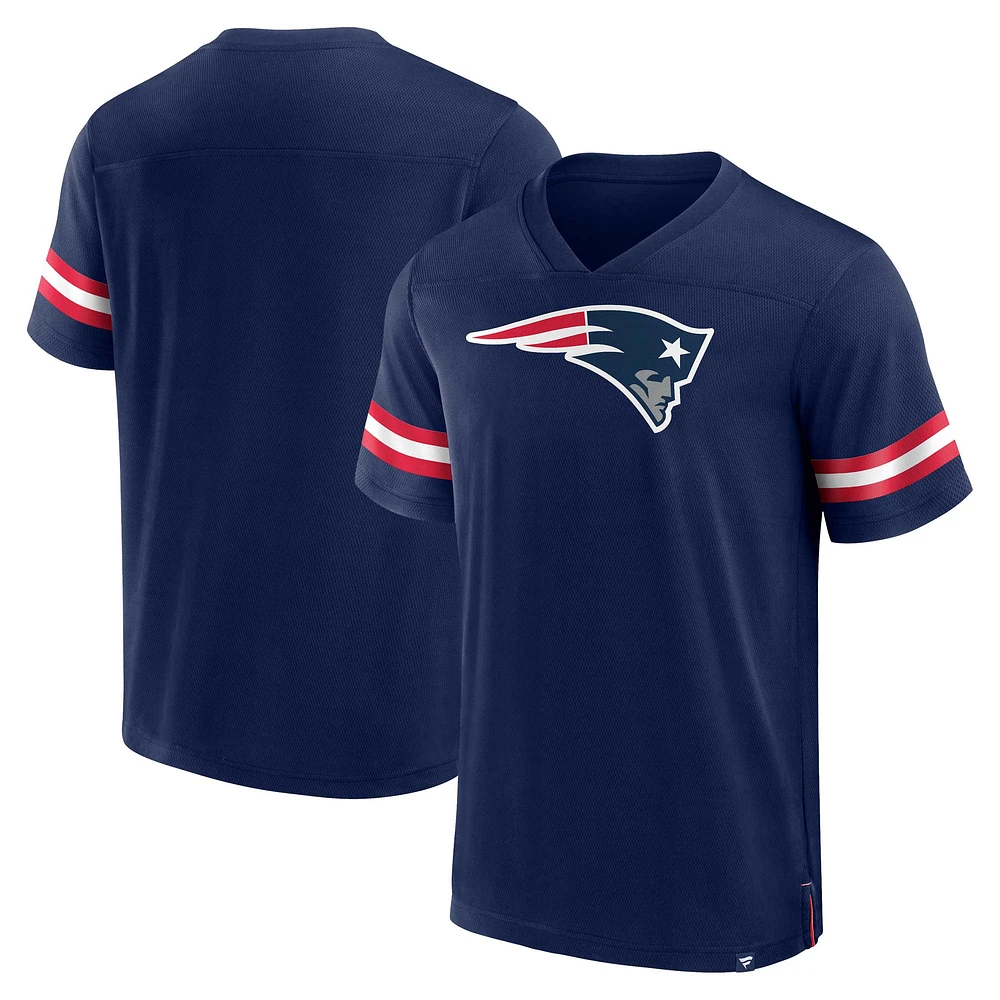 T-shirt à col en V Fanatics pour hommes, bleu marine, New England Patriots Jersey Tackle