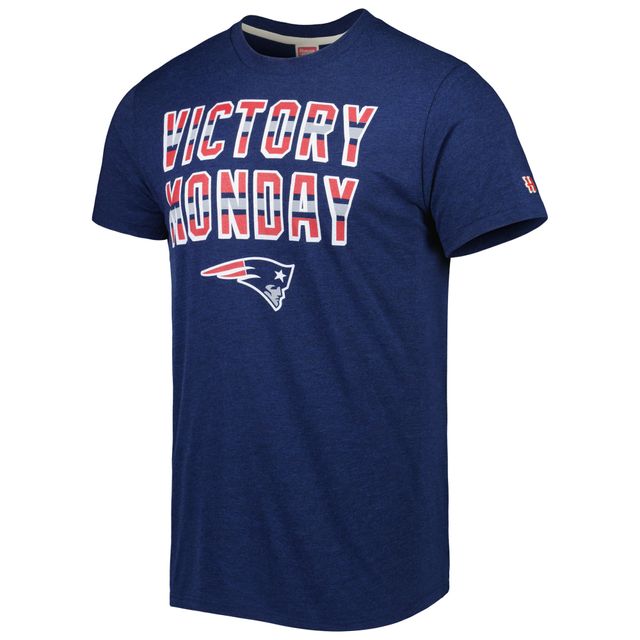 T-shirt à trois mélanges Homage Navy New England Patriots Victory Monday pour homme