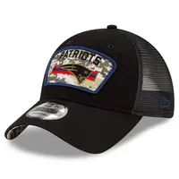 Casquette réglable New Era noire New England Patriots 2021 Salute To Service Trucker 9TWENTY pour hommes