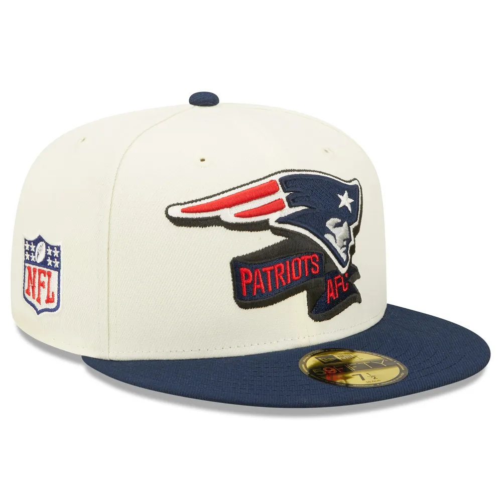 Casquette ajustée New Era England Patriots 2022 Sideline 59FIFTY crème/bleu marine pour hommes