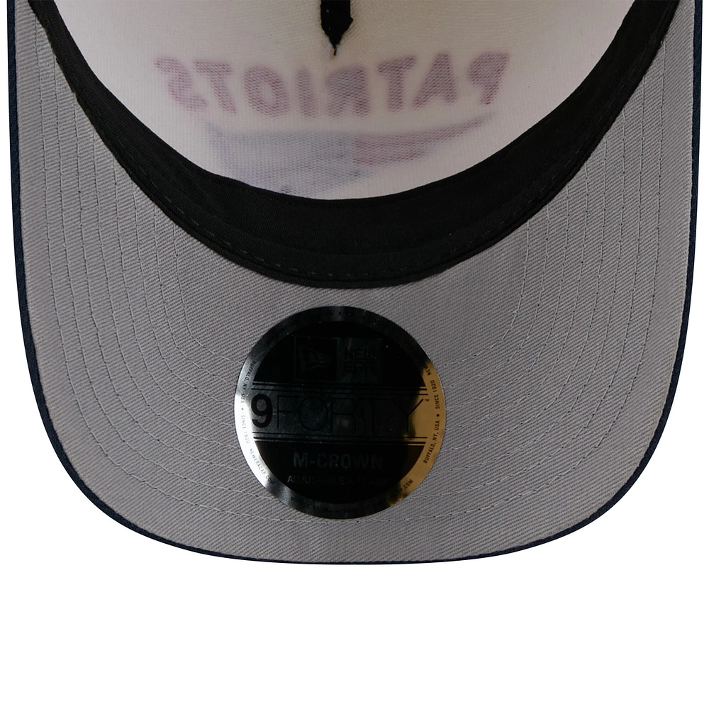 Casquette ajustable New Era 9FORTY M-Crown A-Frame pour homme, couleur crème/bleu marine, des New England Patriots, draft NFL 2025