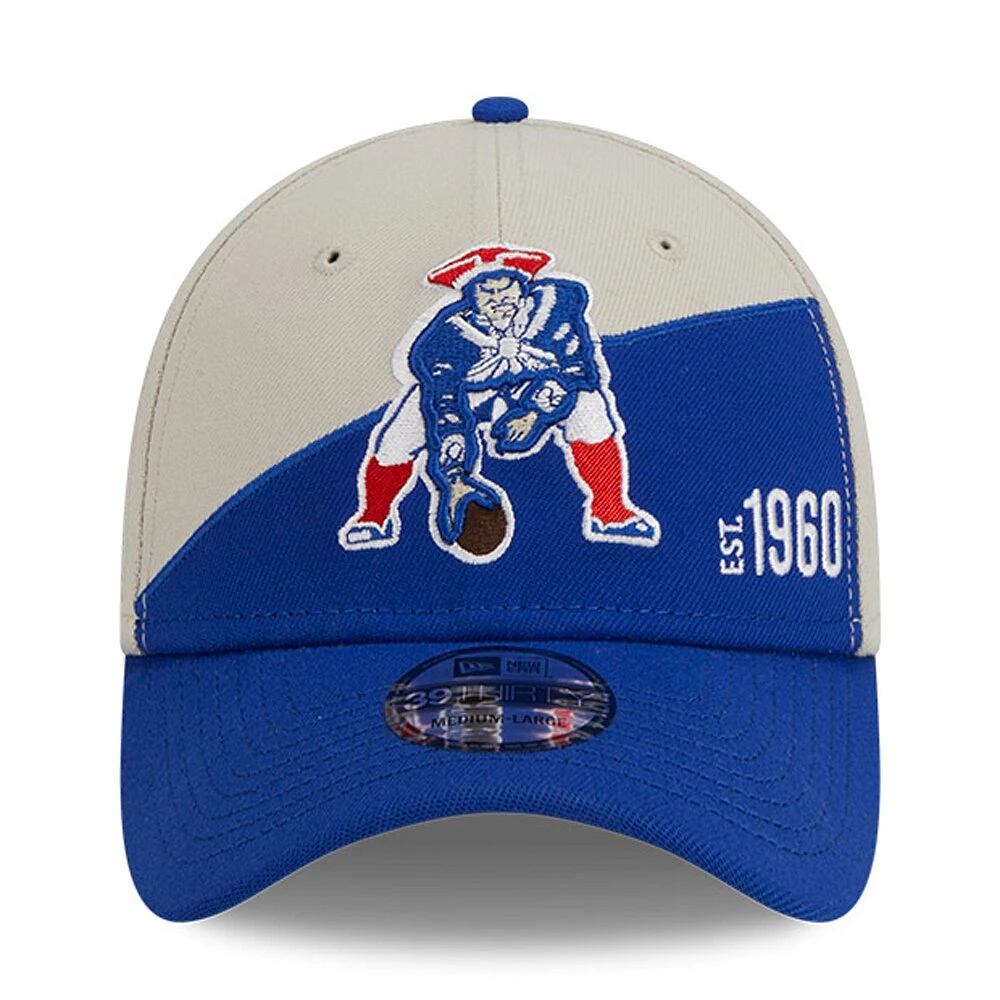 Casquette Flex Line Historic 39THIRTY Sideline New Era pour homme, crème/royal England Patriots 2023