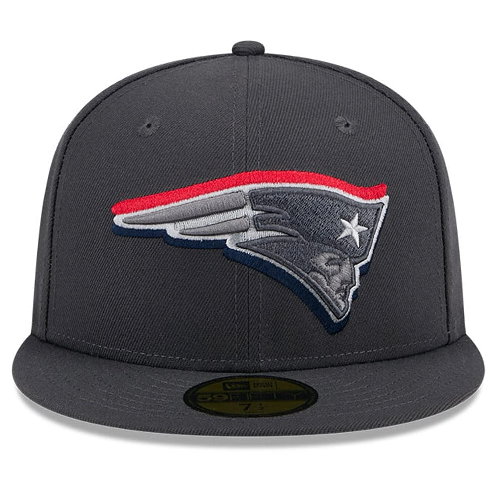 Casquette ajustée 59FIFTY officielle du repêchage NFL 2024 sur scène des New England Patriots Era Graphite pour hommes