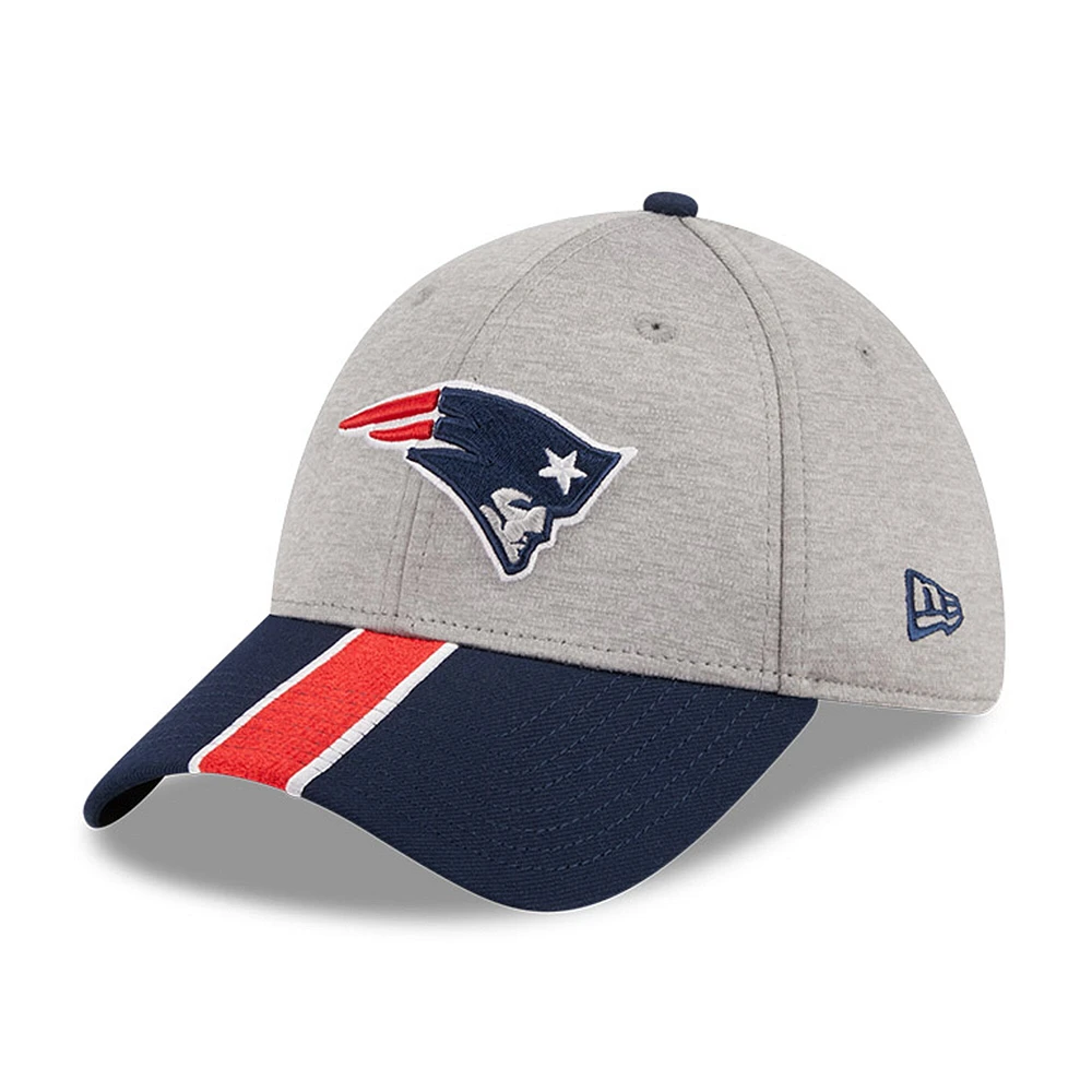 Men's New Era Heather Gray/Navy England Patriots Striped 39THIRTY Flex Hat