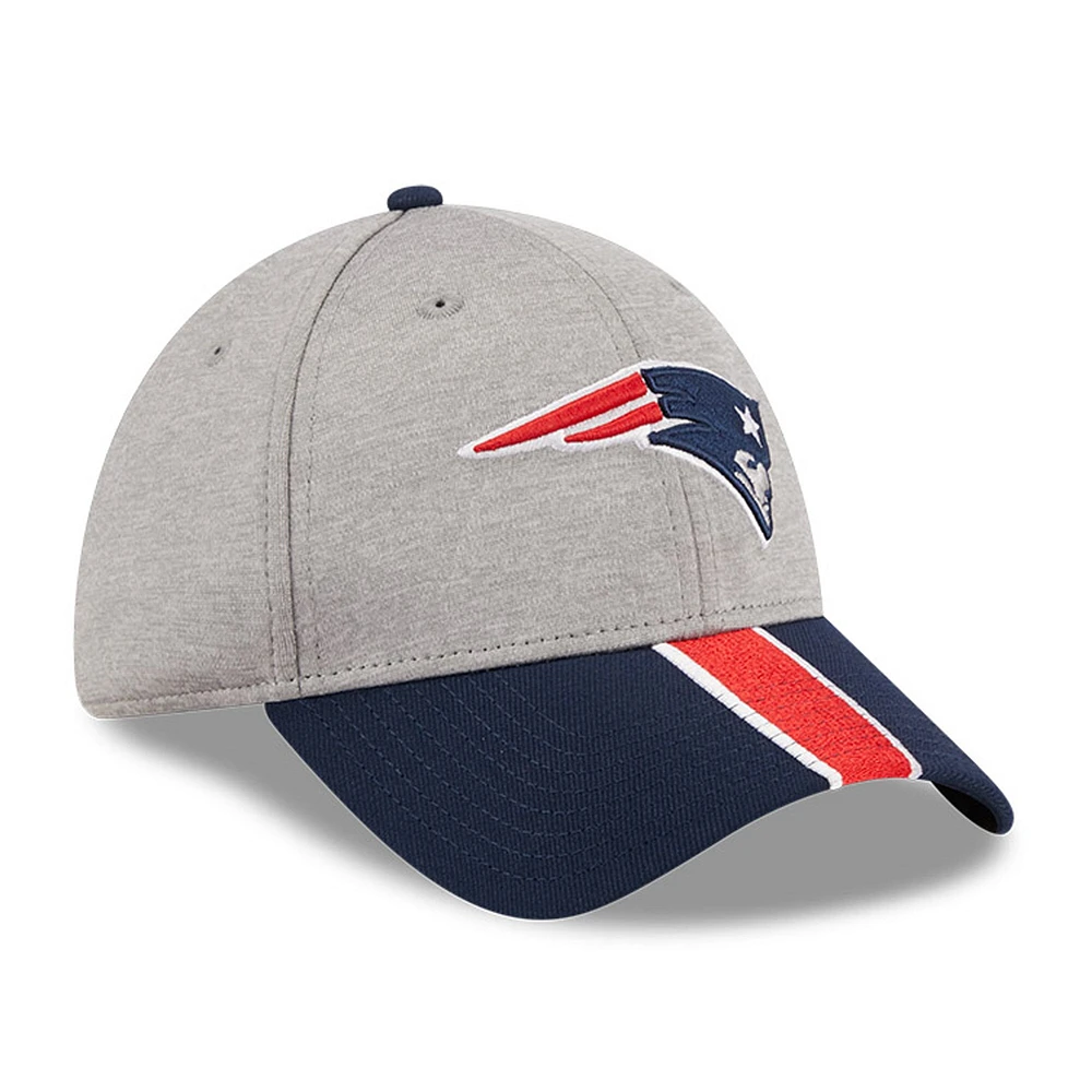 Men's New Era Heather Gray/Navy England Patriots Striped 39THIRTY Flex Hat