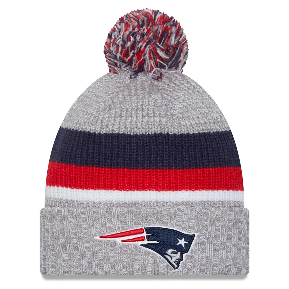 Bonnet en tricot à revers New Era Patriots de la Nouvelle-Angleterre pour hommes avec pompon gris chiné