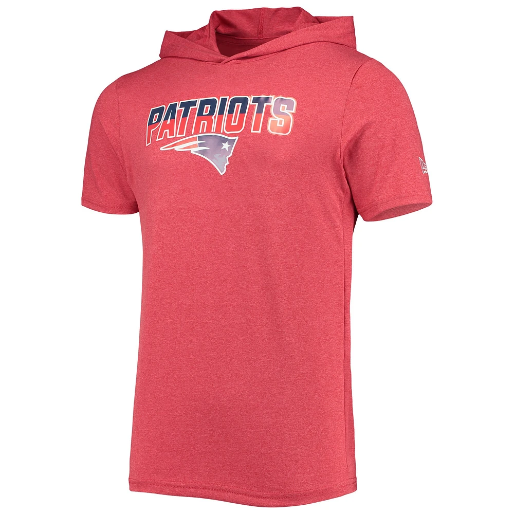 T-shirt à capuche brossé New England Patriots Team Era rouge chiné pour homme