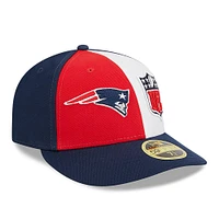 Casquette ajustée 59FIFTY Sideline Low Profile des Patriots de la Nouvelle-Angleterre 2023 New Era pour homme, rouge/bleu marine