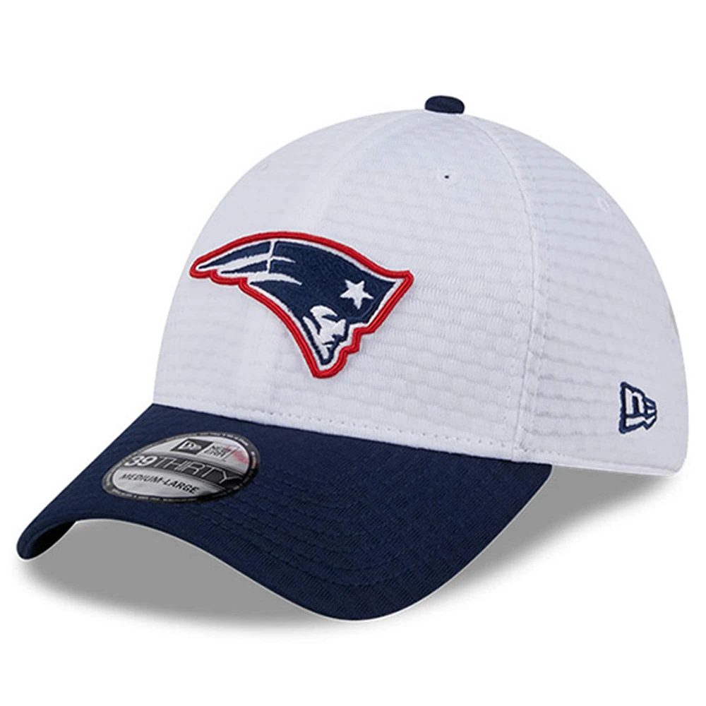 Men's New Era White/Navy England Patriots 2024 NFL Training Camp 39THIRTY Flex Hat