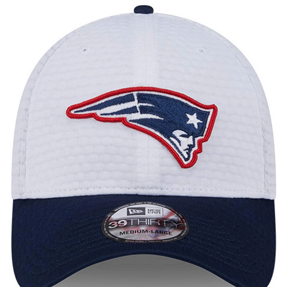 Men's New Era White/Navy England Patriots 2024 NFL Training Camp 39THIRTY Flex Hat