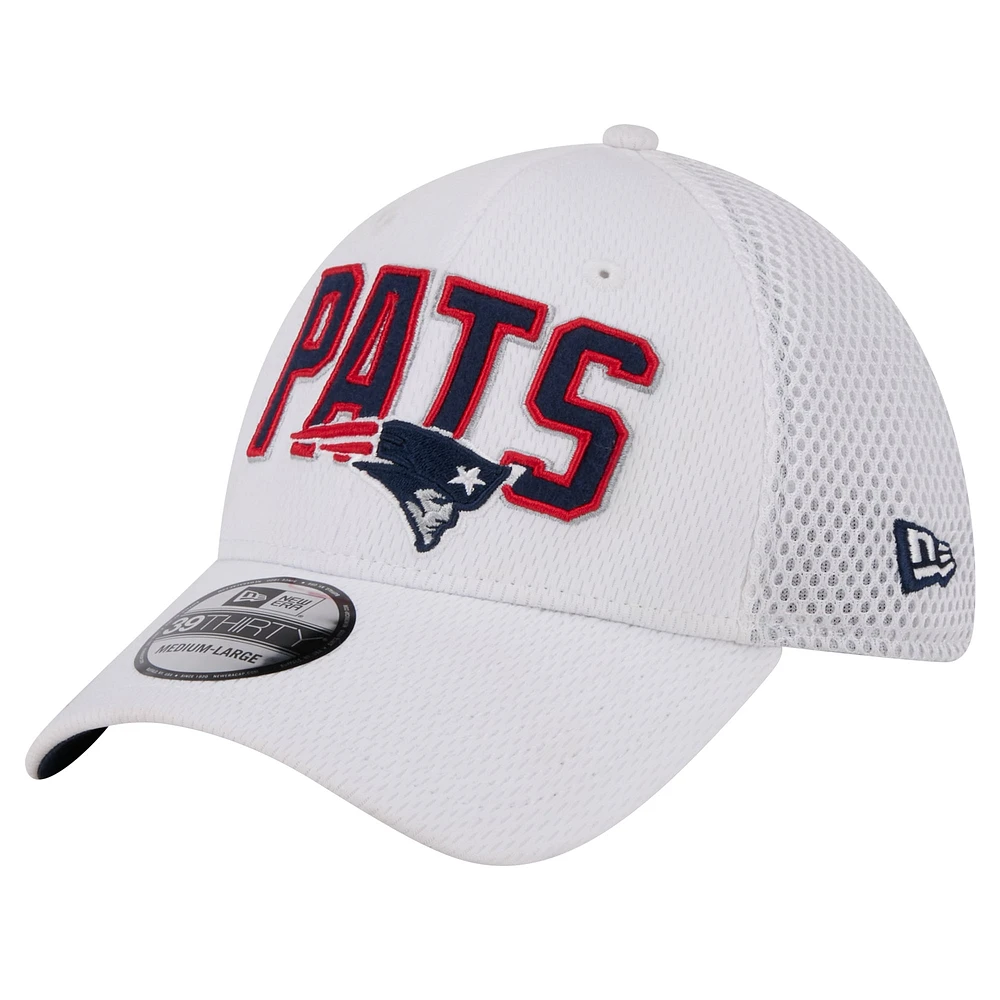 Men's New Era White England Patriots Breakers 39THIRTY Flex Hat