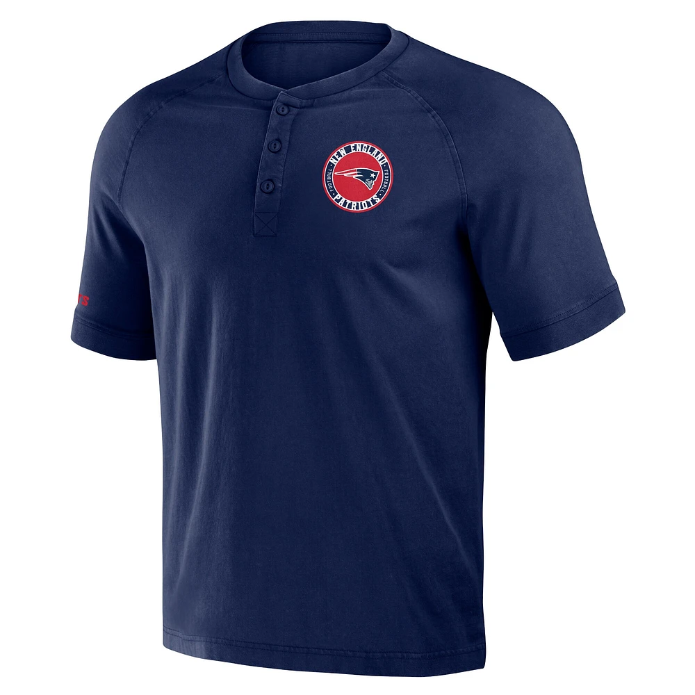 T-shirt Henley délavé bleu marine New England Patriots de la collection NFL x Darius Rucker pour homme par Fanatics