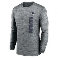 T-shirt Nike gris à manches longues pour homme New England Patriots 2024 Sideline Velocity Performance