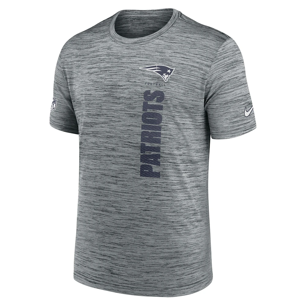 T-shirt Nike gris New England Patriots 2024 Sideline Velocity Performance pour homme