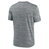 T-shirt Nike gris New England Patriots 2024 Sideline Velocity Performance pour homme