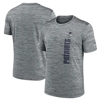 T-shirt Nike gris New England Patriots 2024 Sideline Velocity Performance pour homme