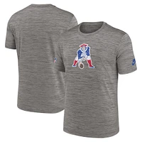 T-shirt de performance avec logo alternatif Nike Heather Charcoal pour hommes des New England Patriots 2023