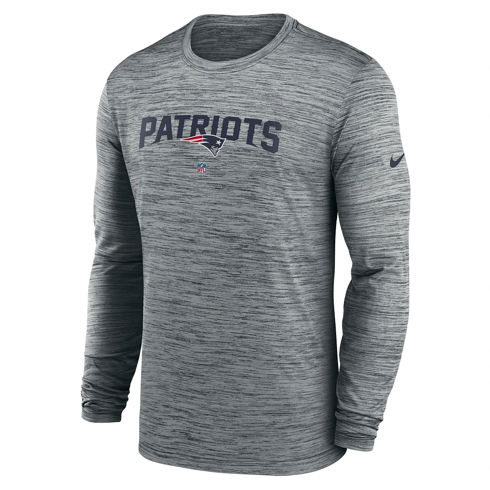 T-shirt à manches longues Nike Heather Grey New England Patriots Sideline Team Velocity Performance pour homme