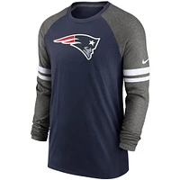 T-shirt à manches longues Performance Raglan Nike pour hommes, bleu marine/charbon, New England Patriots