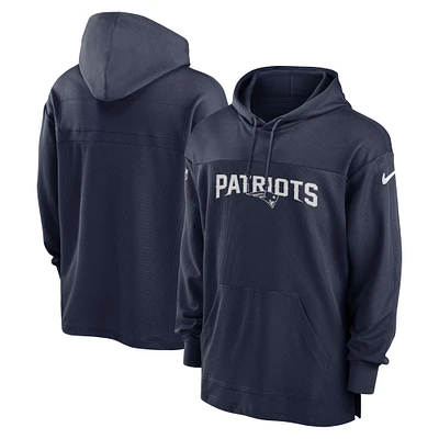 Haut à capuche léger et performant Nike New England Patriots 2023 Sideline pour homme, bleu marine