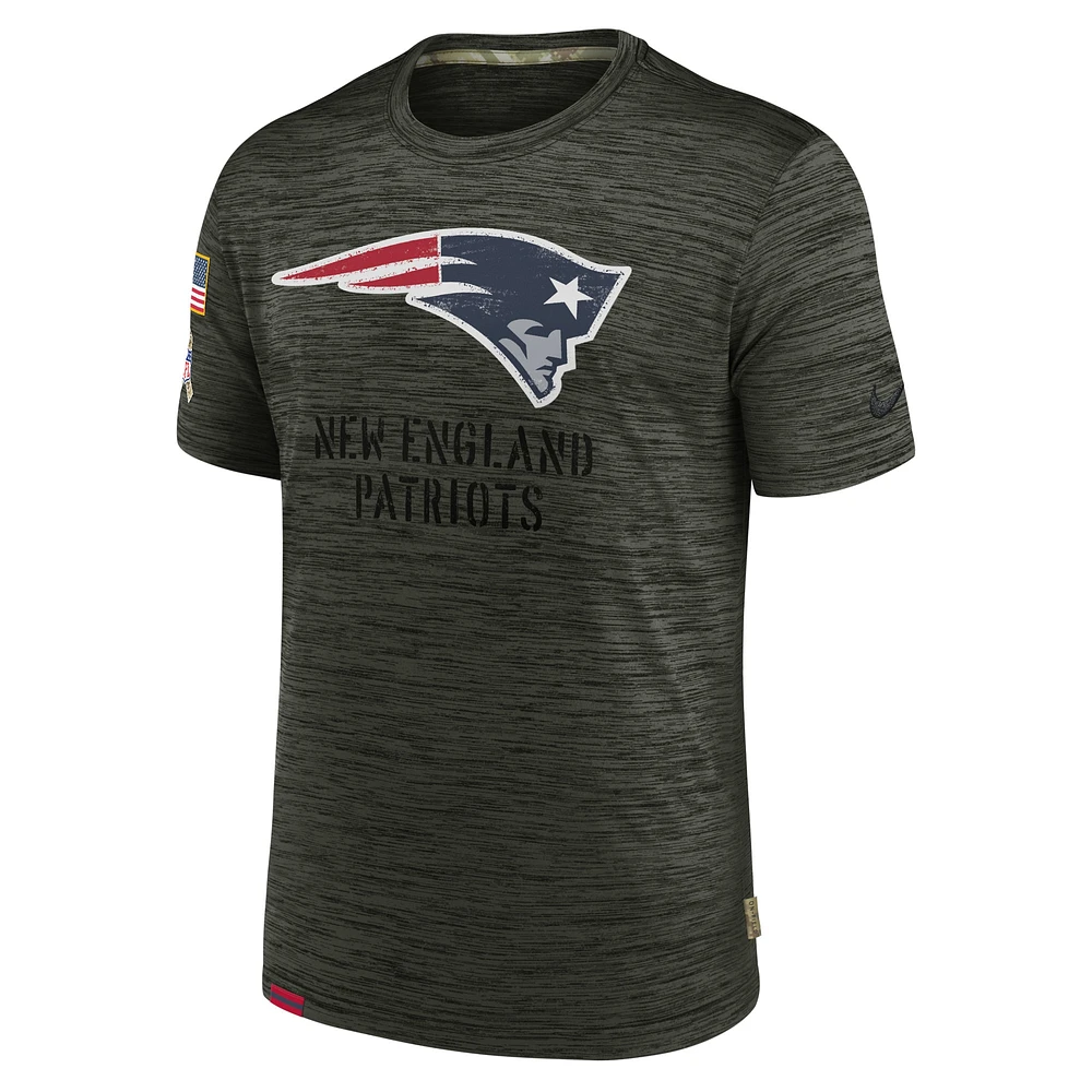 T-shirt Nike Olive New England Patriots Salute to Service Velocity Team pour homme