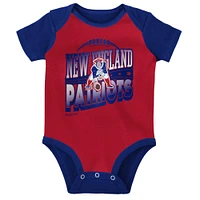 Nouveau-né et nourrisson Mitchell & Ness Rouge/Royal New England Patriots Throwback Big Score Ensemble body, bavoir chaussons