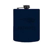 Ensemble de trois flasques en cuir de 8 oz et de verres à liqueur de 2 oz des New England Patriots de The Memory Company