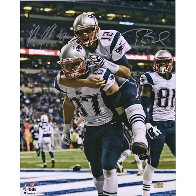 Photographie de célébration autographiée au dos de Tom Brady et Rob Gronkowski des New England Patriots, 16" x 20"