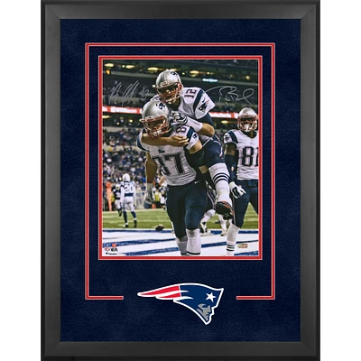 Photographie encadrée de luxe de 16" x 20" de Tom Brady et Rob Gronkowski, célébration de la fête des Patriots de la Nouvelle-Angleterre