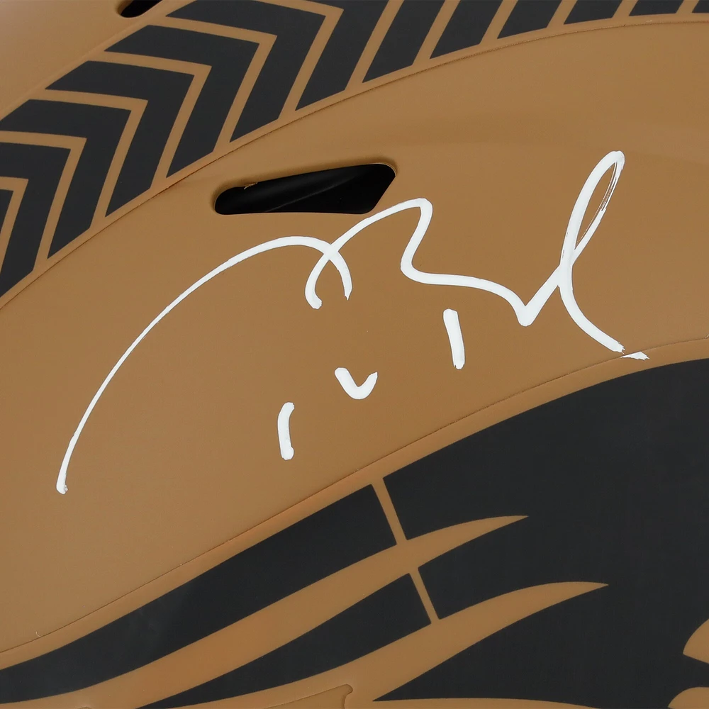 Casque authentique autographié par Tom Brady des New England Patriots Salute to Service Speed ​​2023 - Signé à l'encre blanche