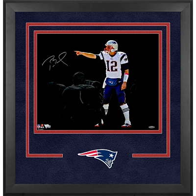 Photographie encadrée de luxe autographiée de Tom Brady des New England Patriots 16" x 20"