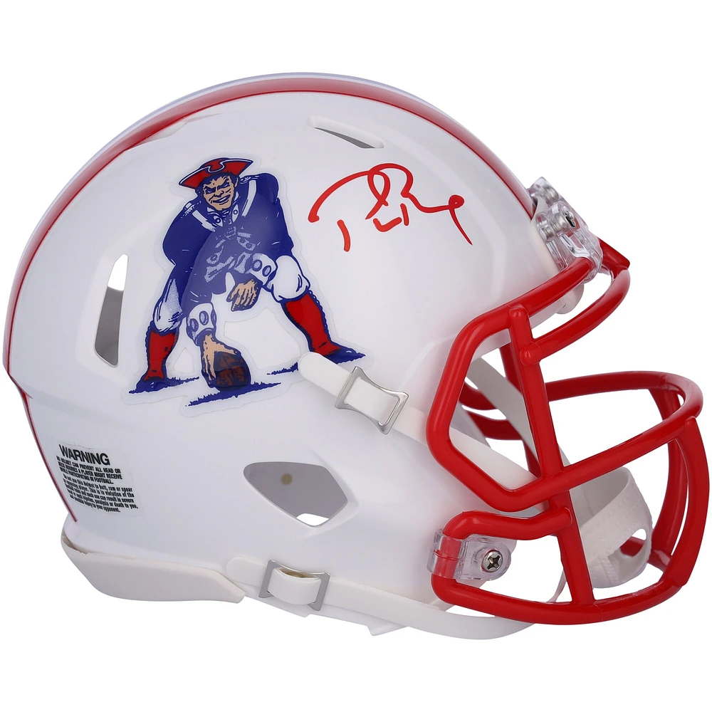 Casque miniature de vitesse rétro autographié par Tom Brady des New England Patriots Riddell 1990-92 - Signé à l'encre rouge