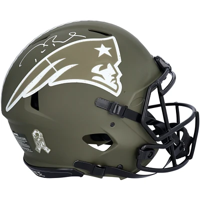 Casque authentique Riddell Salute To Service Speed ​​2022 autographié par Tom Brady des New England Patriots