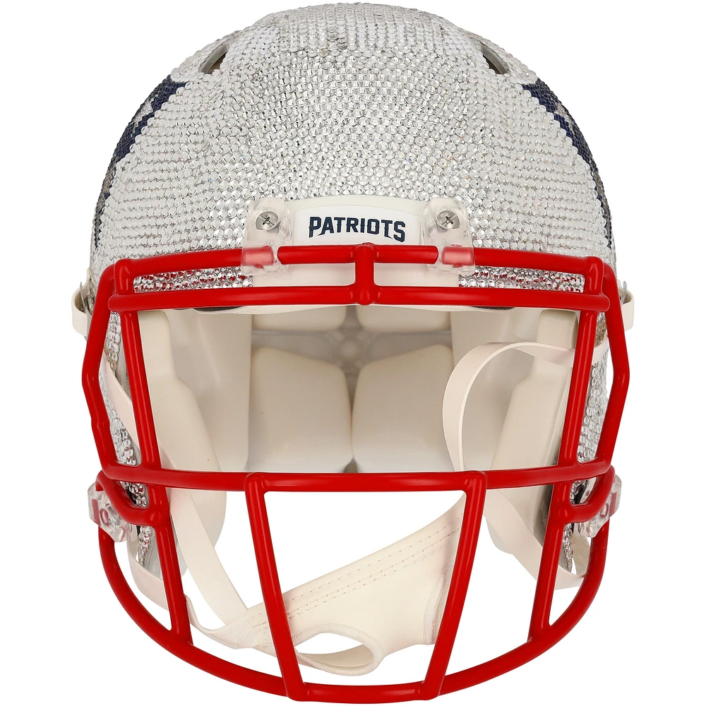 Casque Riddell Speed ​​authentique autographié par Tom Brady des New England Patriots - Illustration par Rock On Sports