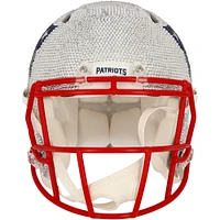 Casque Riddell Speed ​​authentique autographié par Tom Brady des New England Patriots - Illustration par Rock On Sports