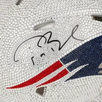 Casque Riddell Speed ​​authentique autographié par Tom Brady des New England Patriots - Illustration par Rock On Sports