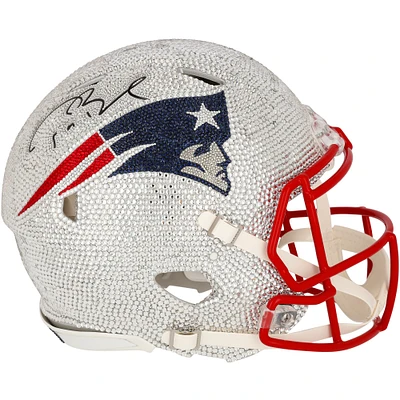 Casque Riddell Speed ​​authentique autographié par Tom Brady des New England Patriots - Illustration par Rock On Sports