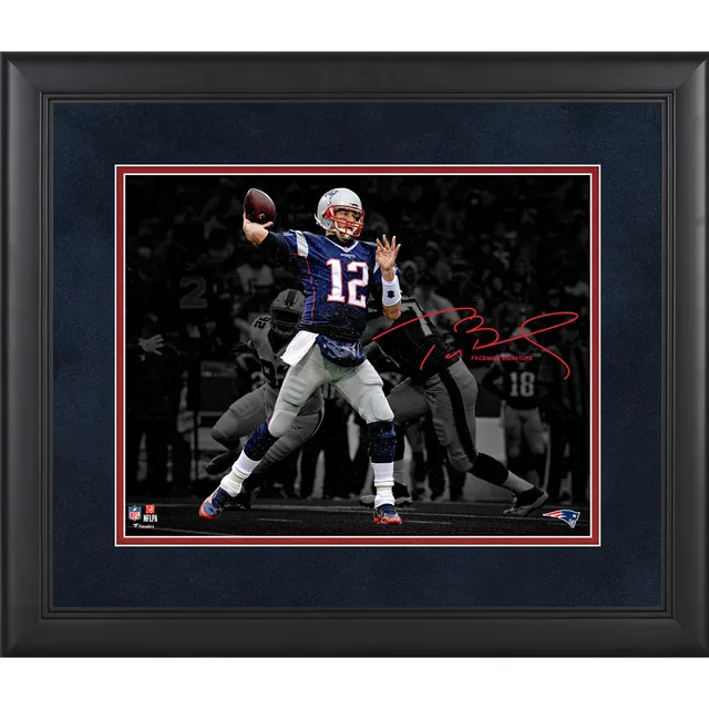 Lids Tom Brady New England Patriots Fanatics Authentic Autographed 16 x  20 Pointing Spotlight Photograph