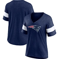 T-shirt à col en V tri-mélange détresse des New England Patriots Fanatics pour femmes, bleu marine chiné/blanc