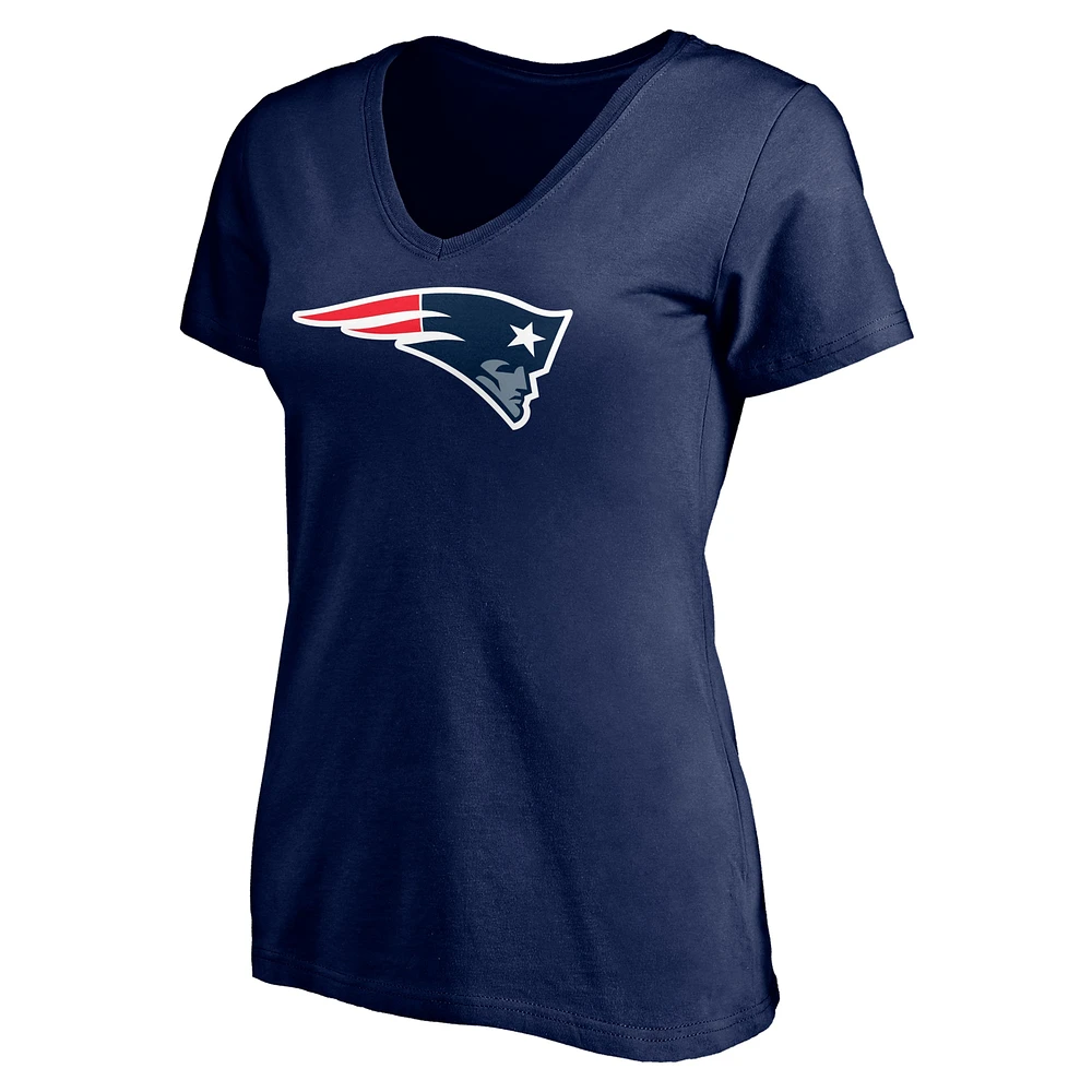 T-shirt à col en V avec logo Fanatics Mac Jones des New England Patriots pour femmes, icône du joueur, nom et numéro