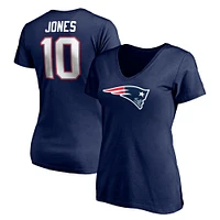 T-shirt à col en V avec logo Fanatics Mac Jones des New England Patriots pour femmes, icône du joueur, nom et numéro